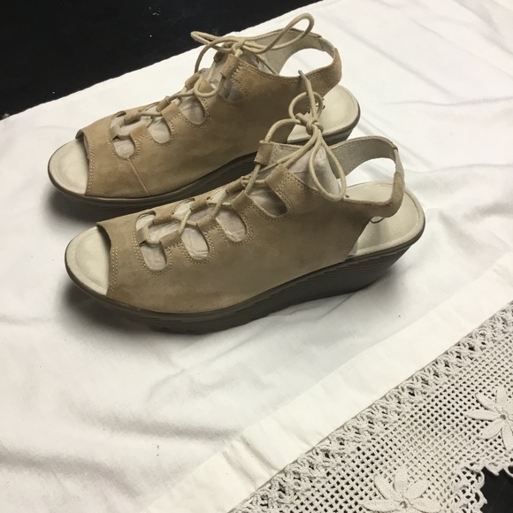 Skechers Shoes - SKETCHERS LACE UP SHOES SIZE 8 MEMORY FOAM TAN SUEDE